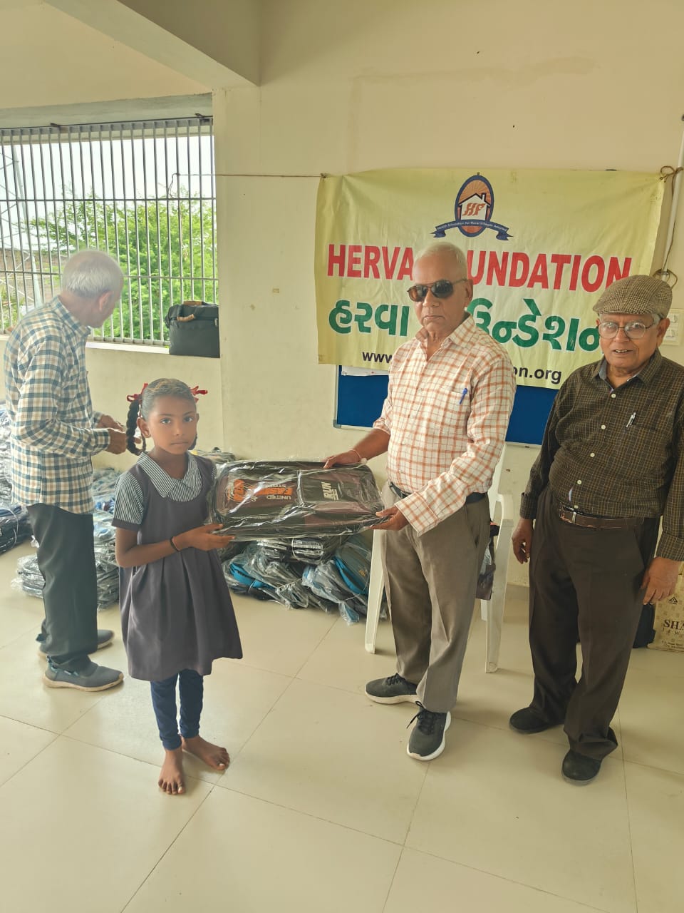 DISTRIBUTION OF SCHOOL BAGS TO FLOOD-IMPACTED CHILDREN – VILLAGE RASIKPURA Ljkwwokcjlrgwibehugx17584494640587